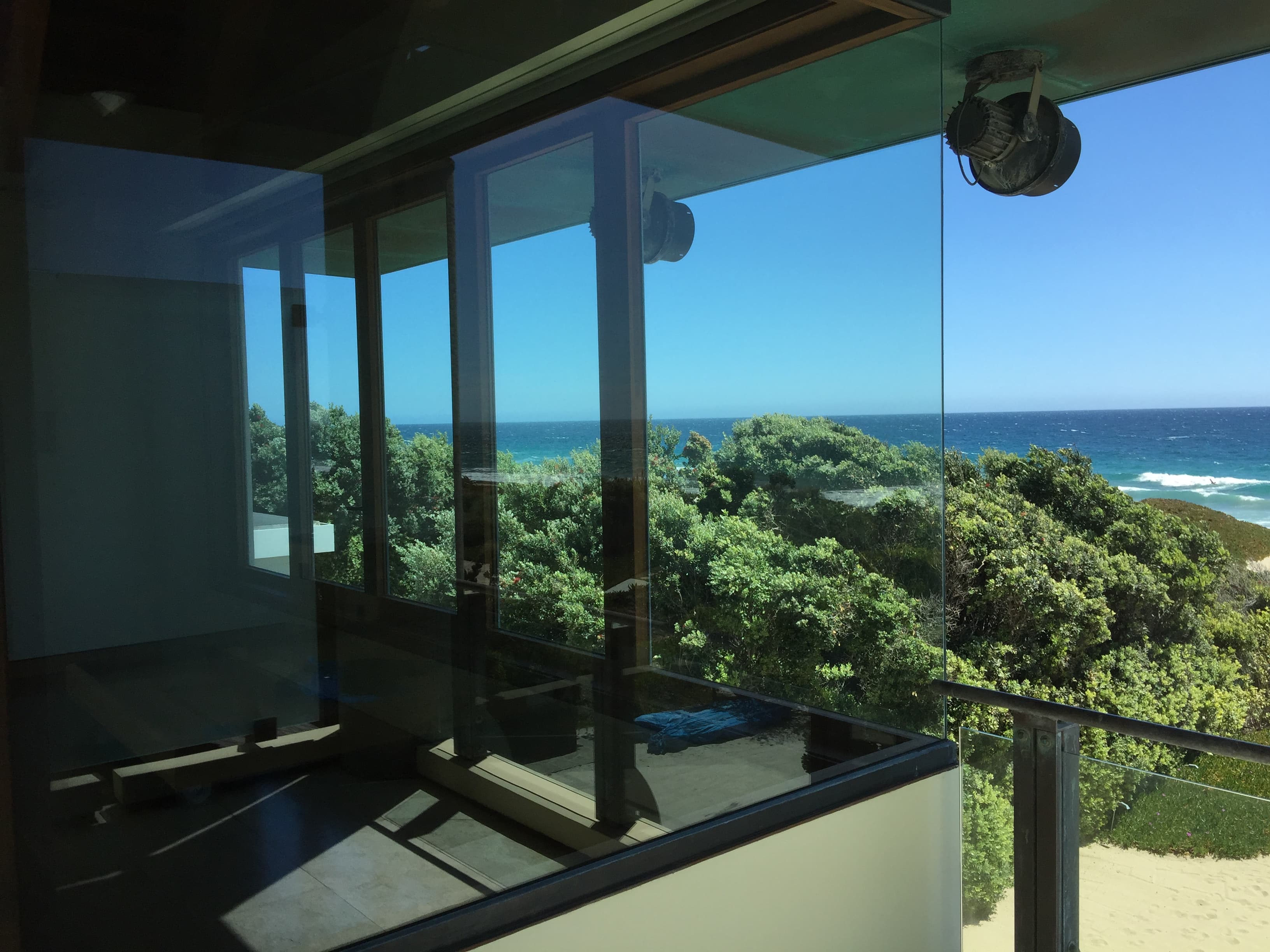 Large-format sliding window and door opening