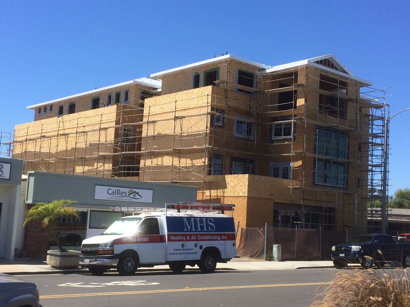 Slim-sightline picture window installation in Manhattan Beach, CA